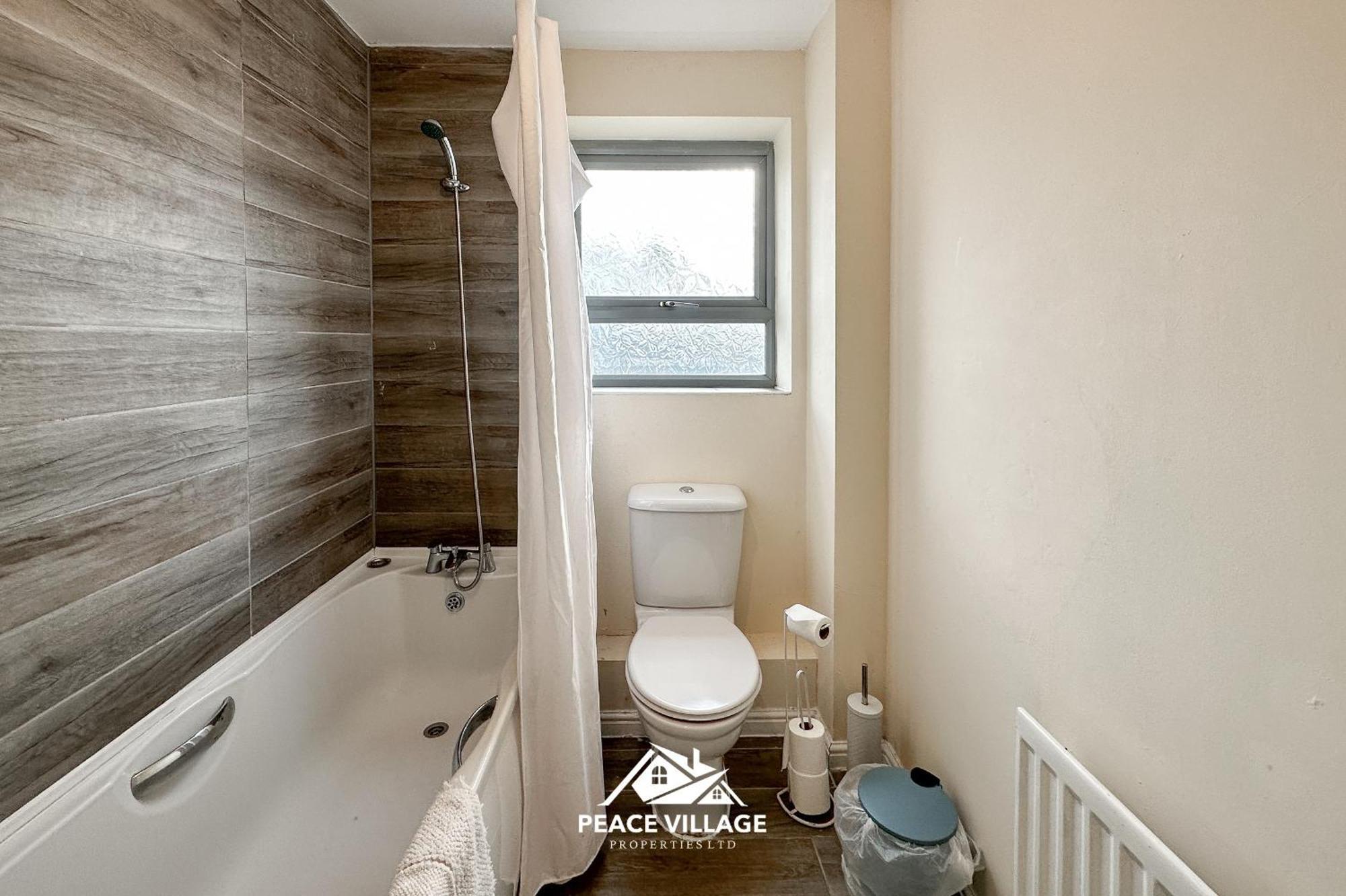 Ashton Co-living - Private Self-cater Manchester