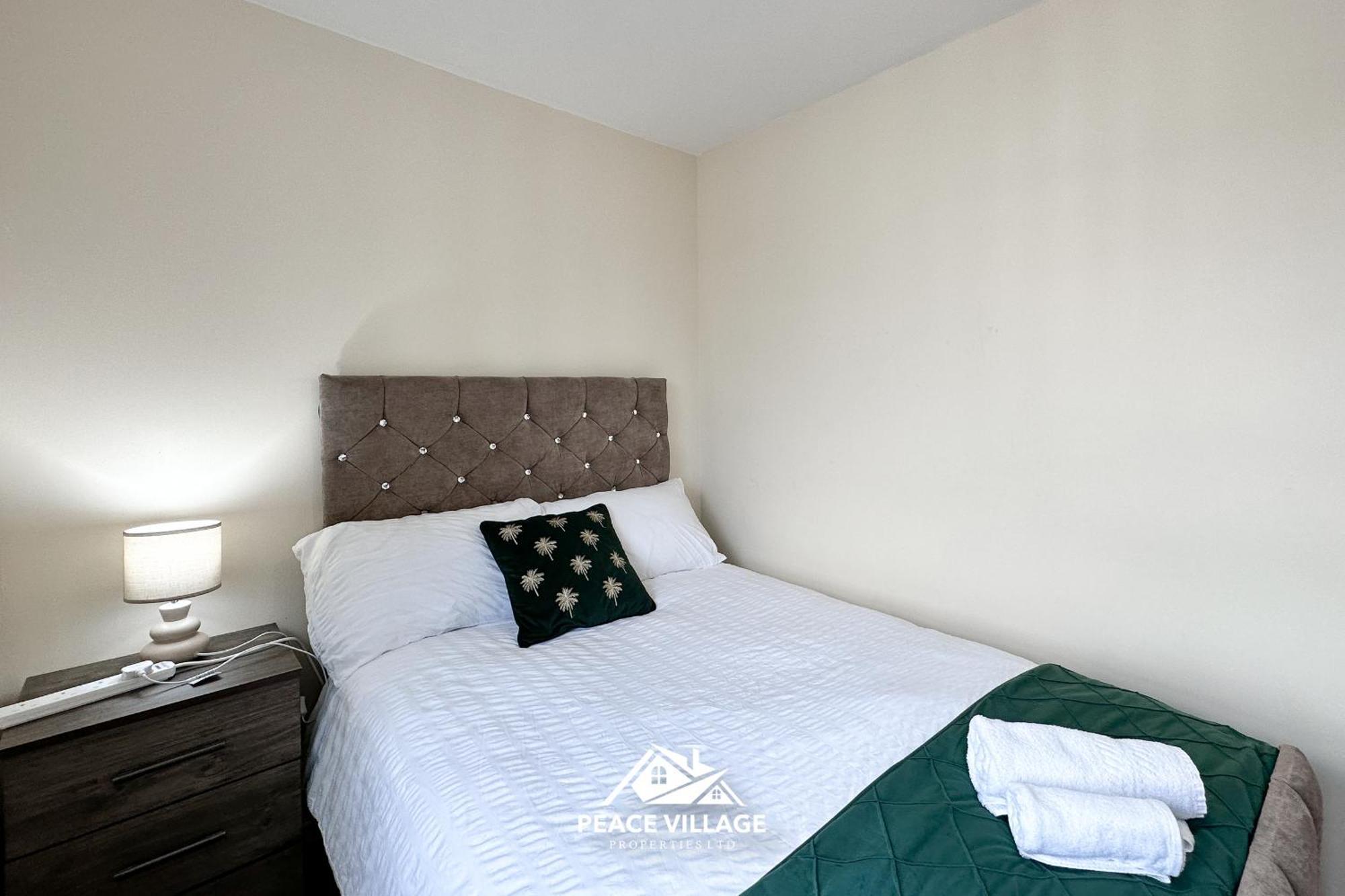 Ashton Co-living - Private Self-cater * Manchester